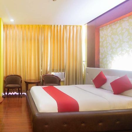 Oyo 159 San Remigio Pensionne Suites Cebu Bagian luar foto