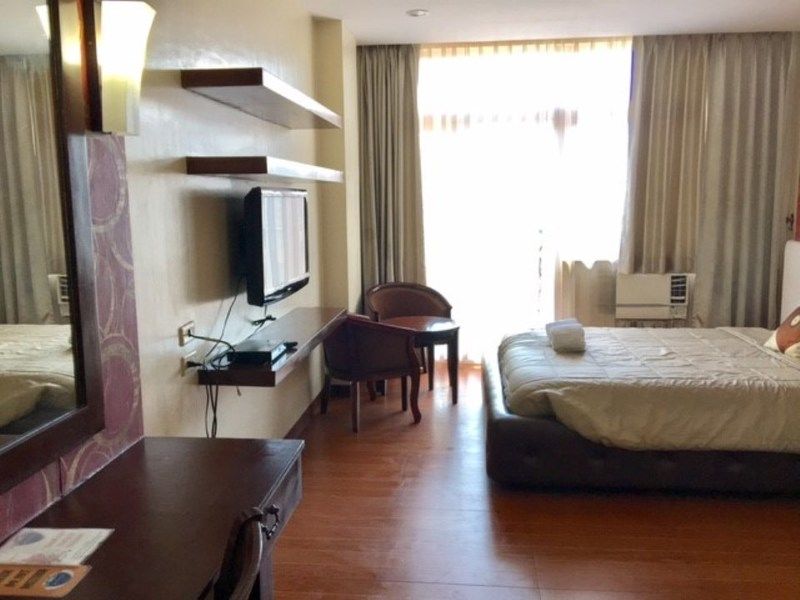 Oyo 159 San Remigio Pensionne Suites Cebu Bagian luar foto