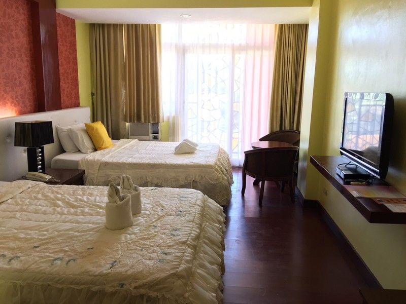 Oyo 159 San Remigio Pensionne Suites Cebu Bagian luar foto