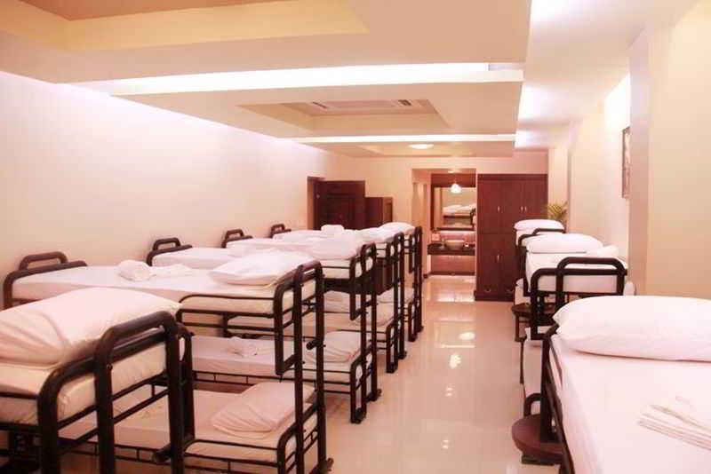 Oyo 159 San Remigio Pensionne Suites Cebu Bagian luar foto