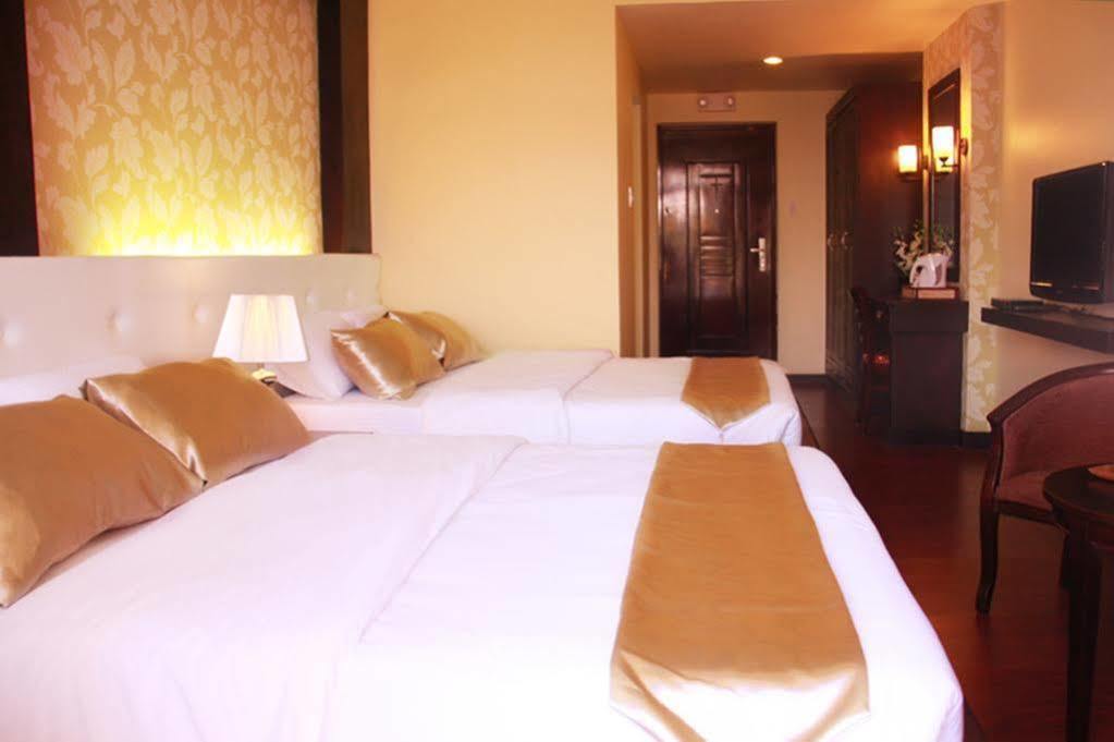 Oyo 159 San Remigio Pensionne Suites Cebu Bagian luar foto