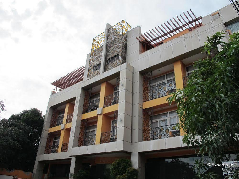 Oyo 159 San Remigio Pensionne Suites Cebu Bagian luar foto