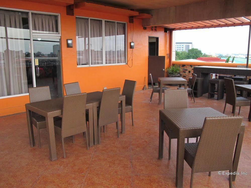 Oyo 159 San Remigio Pensionne Suites Cebu Bagian luar foto