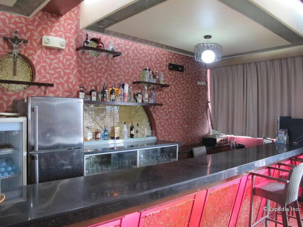Oyo 159 San Remigio Pensionne Suites Cebu Bagian luar foto