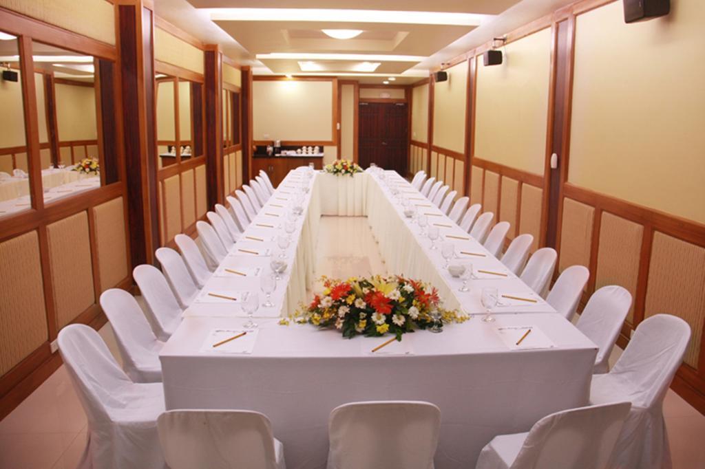 Oyo 159 San Remigio Pensionne Suites Cebu Bagian luar foto
