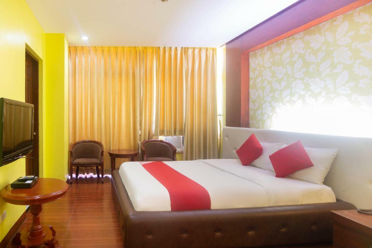 Oyo 159 San Remigio Pensionne Suites Cebu Bagian luar foto