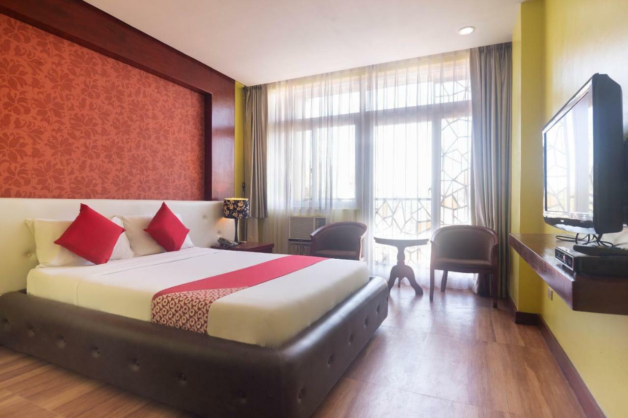 Oyo 159 San Remigio Pensionne Suites Cebu Bagian luar foto