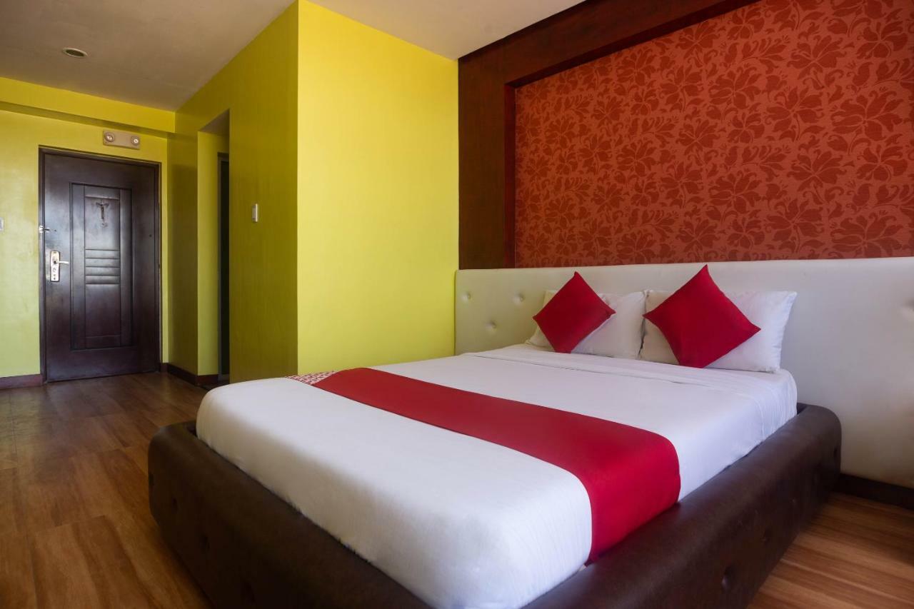 Oyo 159 San Remigio Pensionne Suites Cebu Bagian luar foto