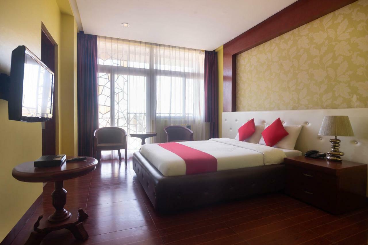 Oyo 159 San Remigio Pensionne Suites Cebu Bagian luar foto