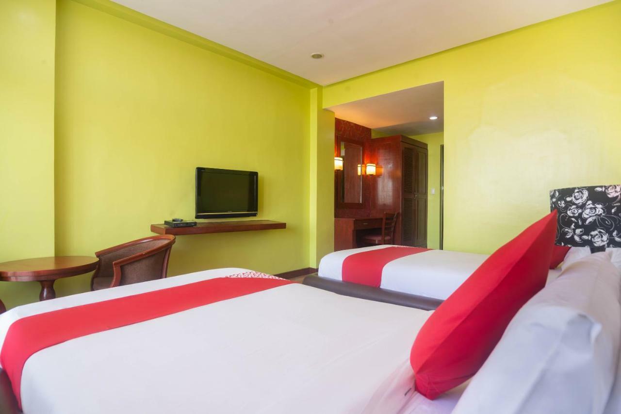 Oyo 159 San Remigio Pensionne Suites Cebu Bagian luar foto