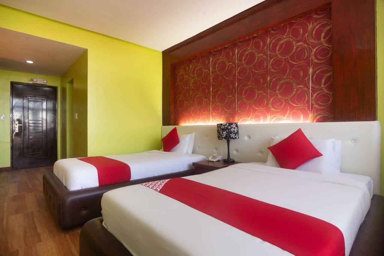 Oyo 159 San Remigio Pensionne Suites Cebu Bagian luar foto
