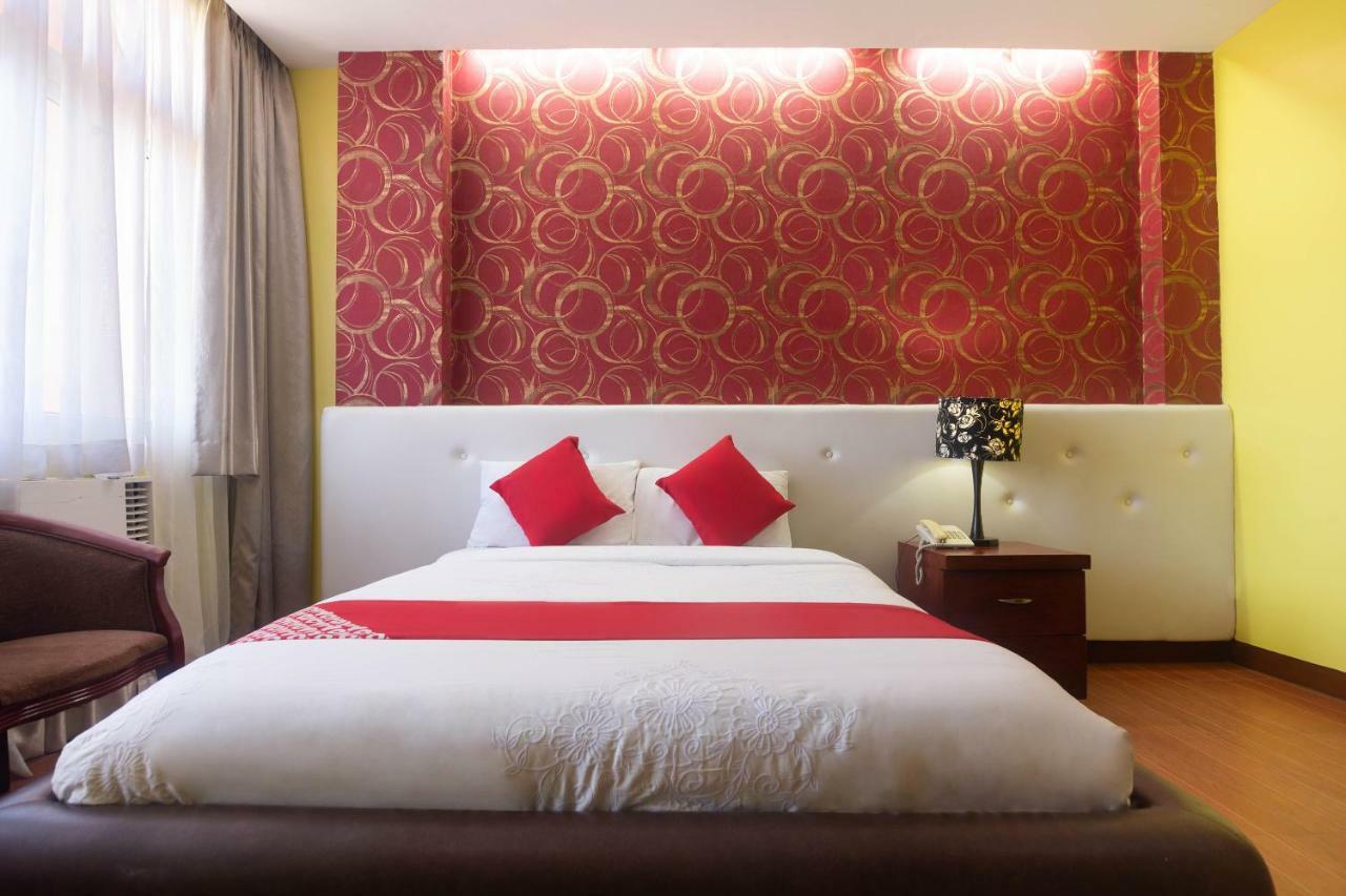 Oyo 159 San Remigio Pensionne Suites Cebu Bagian luar foto