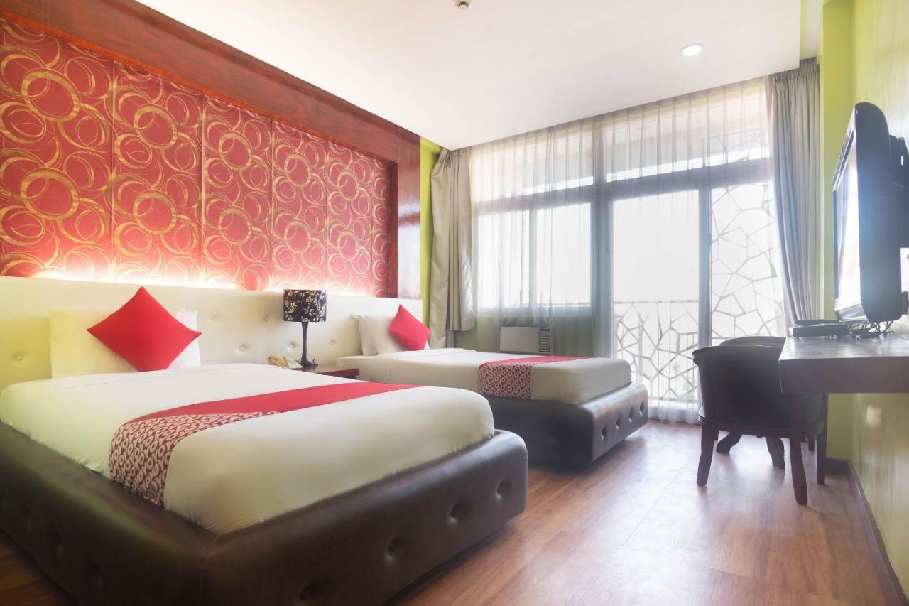 Oyo 159 San Remigio Pensionne Suites Cebu Bagian luar foto
