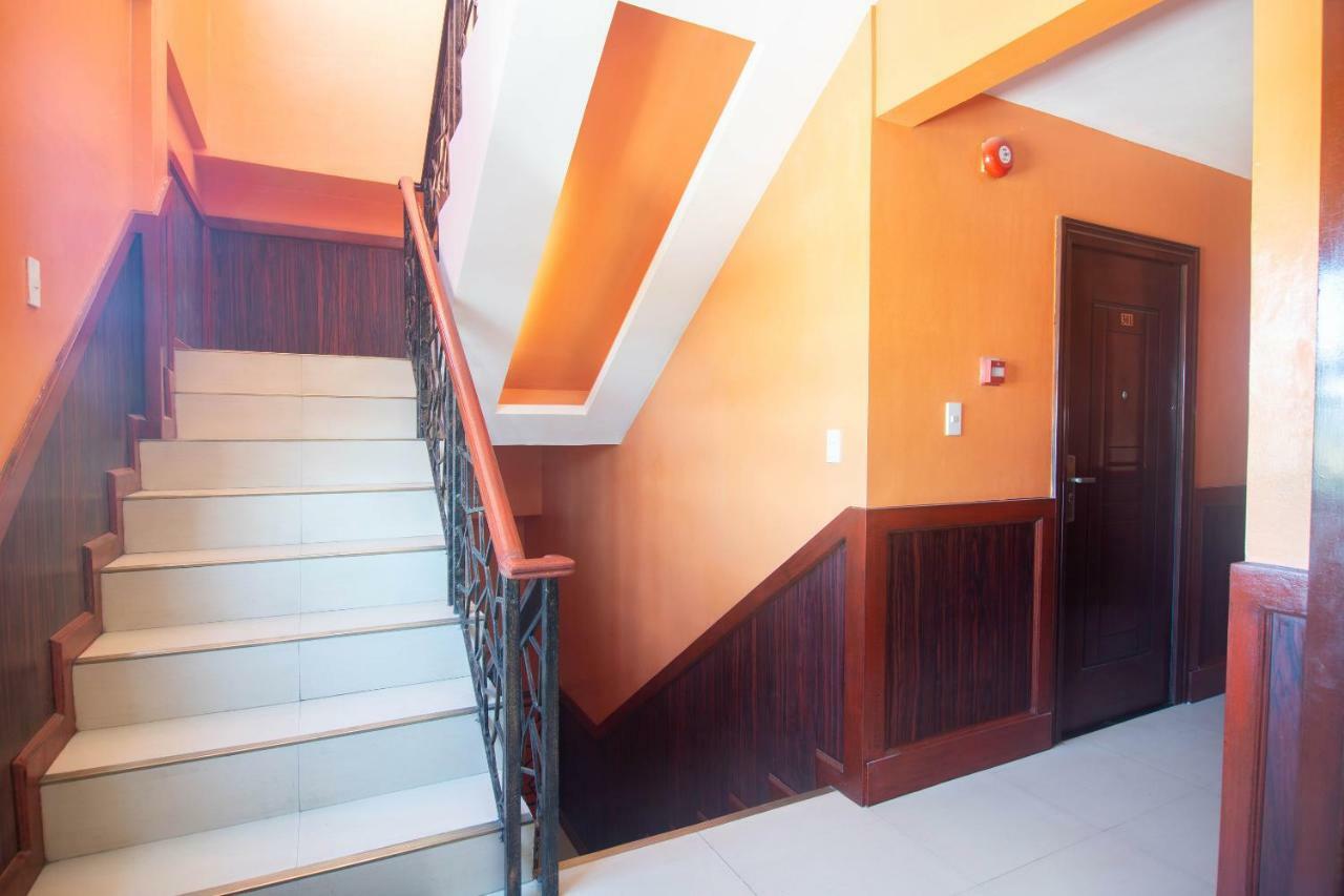 Oyo 159 San Remigio Pensionne Suites Cebu Bagian luar foto