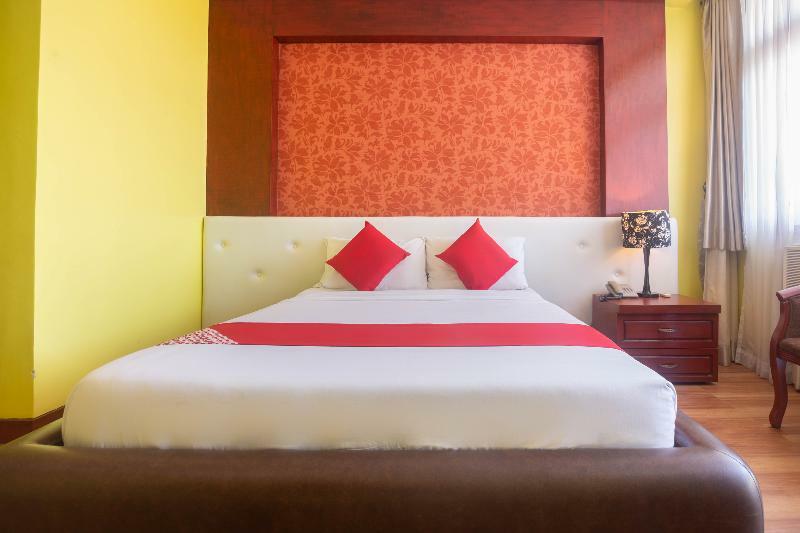 Oyo 159 San Remigio Pensionne Suites Cebu Bagian luar foto